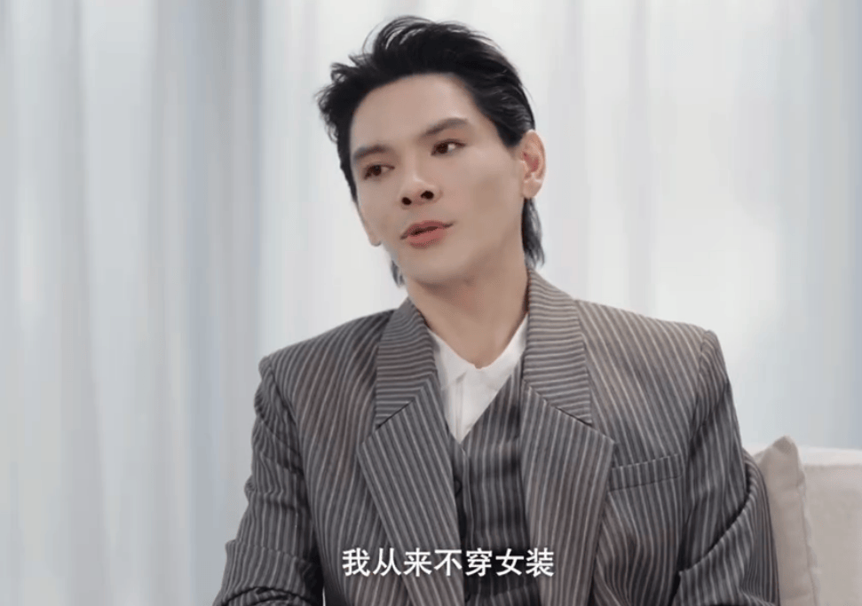 向佐自曝穿女装纯粹为流量 再谈“差点踢到主持人的头”封面图