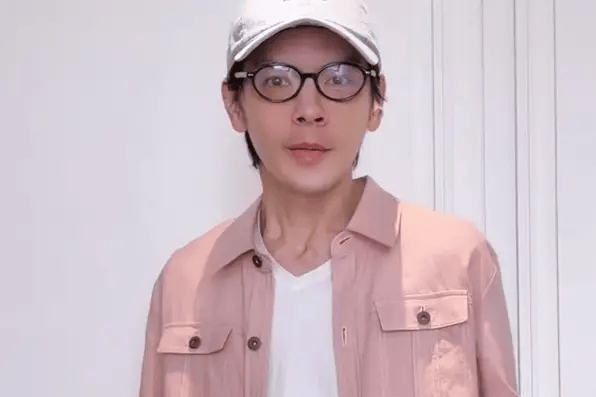 向佐回应妈妈吃醋 否认弟弟向佑躯体化:第一次直播大家都会紧张封面图