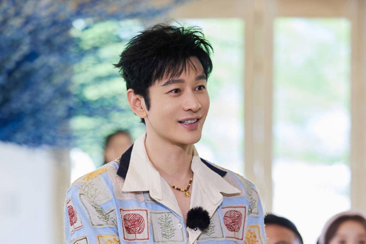 对话黄晓明:十年《中餐厅》完成自我和解,学会放手做团队兜底人封面图