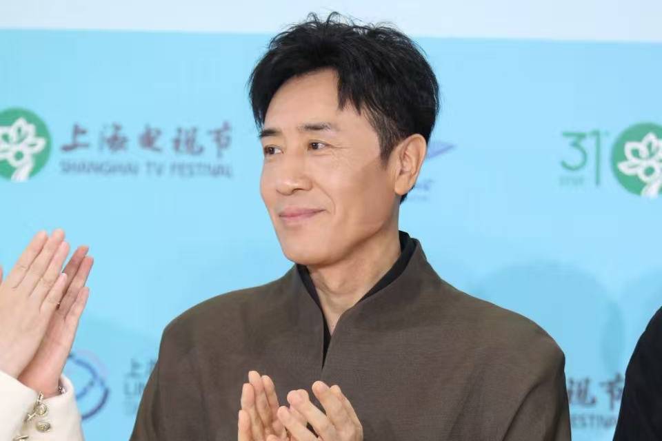 于和伟再夺白玉兰视帝自谦“幸运”,杨紫成首位90后视后哽咽落泪封面图