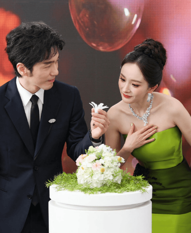 白玉兰奖又有意难平了？杨幂肖战不算陪跑，他们其实是无冕之王封面图
