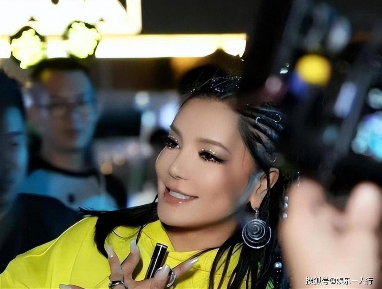 超女冠军江映蓉：被嘲“全身只剩眼珠是自己的”，丁太升一句话骂哭她，38岁靠骑2700公里把路走回来封面图