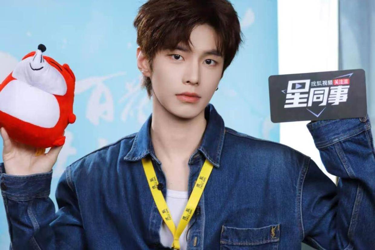 何与看和孟子义《百花杀》吻戏耳朵红透 曝被何润东夸肌肉大封面图