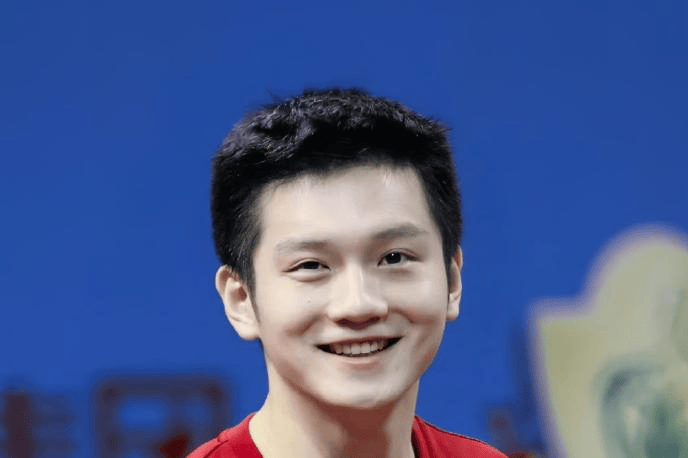 爆款预定！《一饭封神2》全阵容官宣，谢霆锋、李诞等加盟，樊振东综艺首秀太惊喜封面图