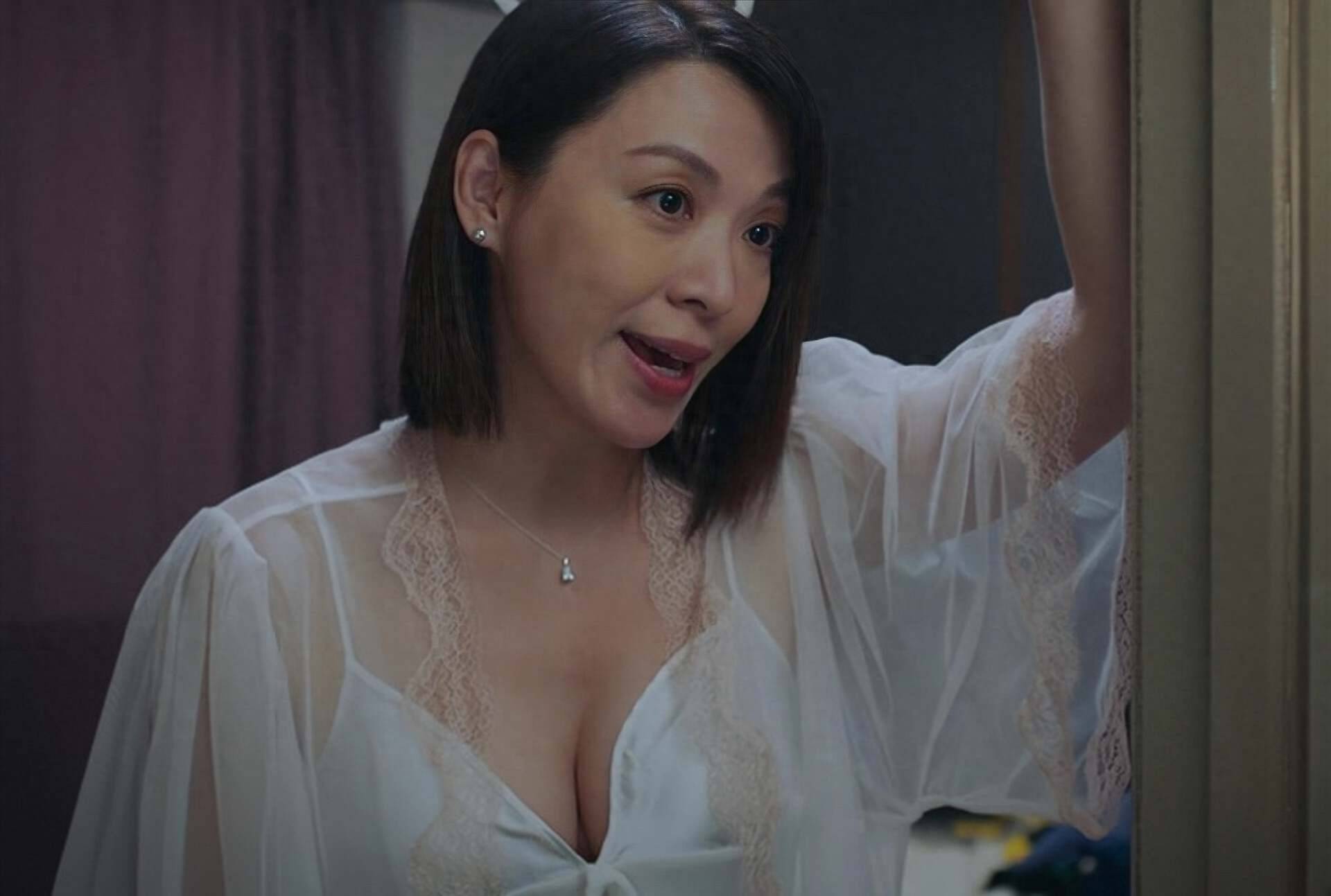 TVB知名演员新剧出浴戏引热议，大秀白滑肌肤，再婚后坚持丁克封面图